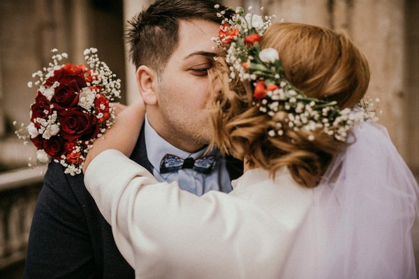 Choisir un vidéaste mariage : conseils et tarifs indispensables